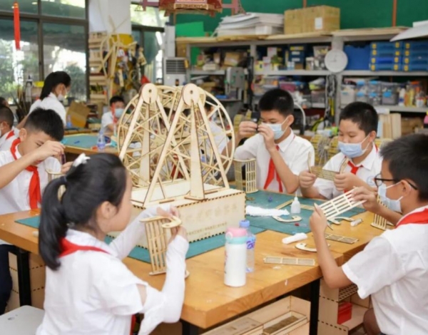 學黨史 開新局｜將黨史學習教育融入散學典禮！寶民小學師生重溫紅色經(jīng)典齊唱紅色歌曲